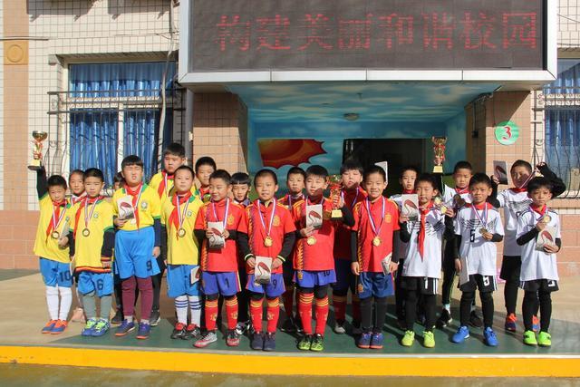 中国足球“奥斯卡颁奖”：武磊第五次收获金球奖